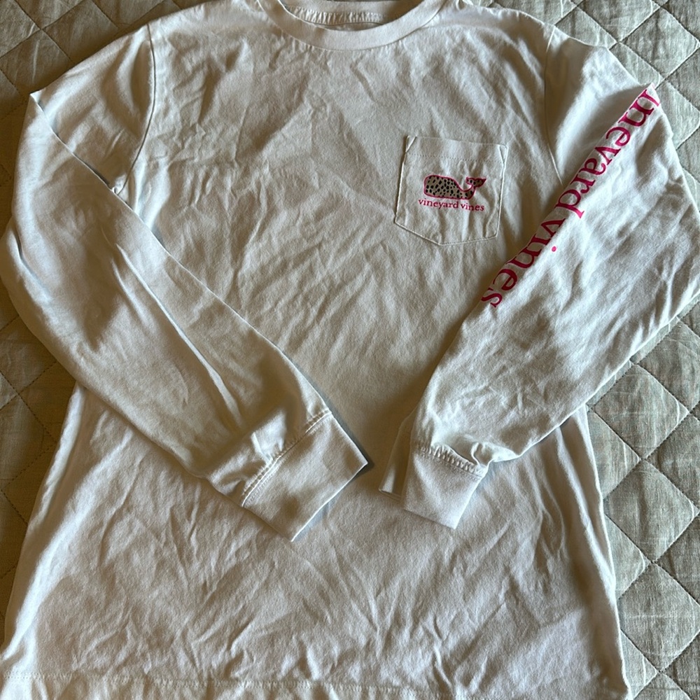 Super cute Vineyard Vines Long sleeved t